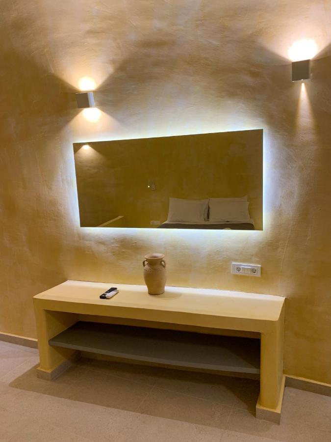 M Residence Santorini Conelia Cave Фіра Екстер'єр фото
